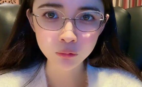 狗头萝莉现身透露近况，并诉苦有人冒充自己牟利！