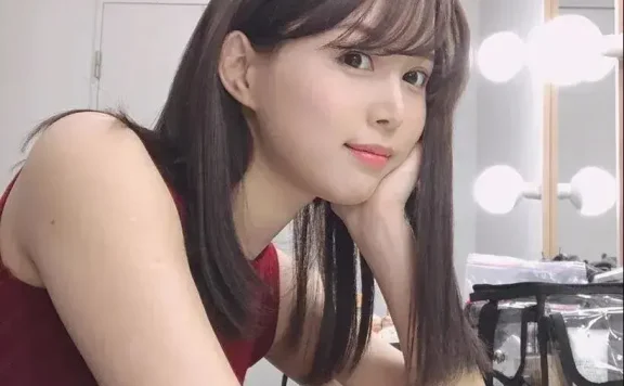 清纯甜美又性感葵司个人资料，葵司两个空调修理工成经典