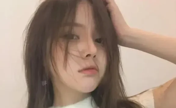 奔跑的晶骡子红酒视频泄露走红成梗，网传8部视频资源