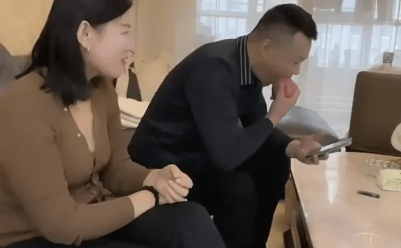 抖音热瓜 新沂八大碗二哥和晴晴子4分37秒不雅视频流出