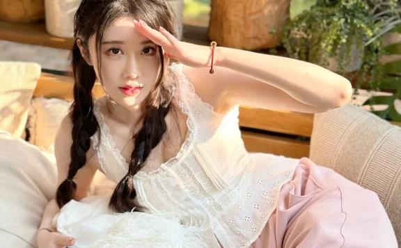 轩子巨2兔近期动态和照片，不敢相信这是奔4的身材！