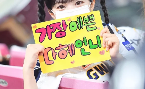 李多慧近期照片 性感又不失甜美可爱的啦啦操队长