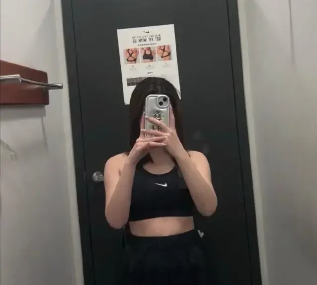 女子称在Nike试衣间4分钟被偷拍3次，当事女子发文