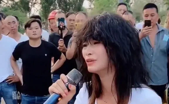 乞丐妹个人资料，江西农村大山里的90后网红女歌手