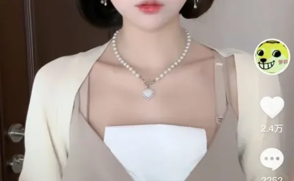 狗头萝莉再被前男友举报，回应事情已解决并不是炒作