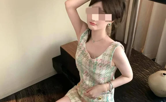 又一个大瓜！女网红与人在厕所发生关系，聊天记录曝光