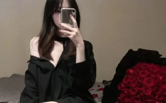 快点亲亲我吖和魔法秋秋是同一个人你知道吗