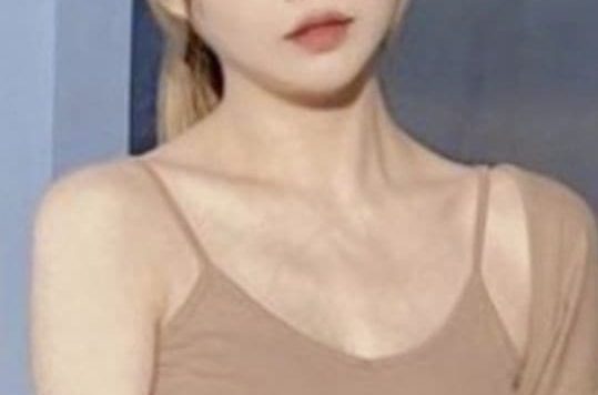 玩偶姐姐露脸照片被曝光，真实信息疑似被扒！