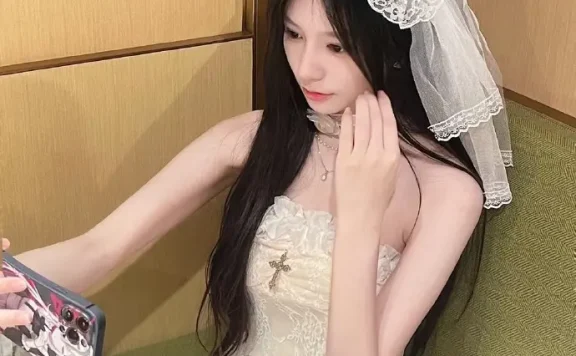 陈不凡超甜最喜欢的一些照片，纯欲风格辣妹穿搭