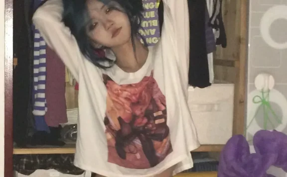 千万网红井川里予从纯欲天花板变非主流，疑似2分13秒视频曝光