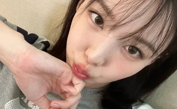 TWICE林娜琏最近自拍让网友大为惊艳 很难想象她已经29岁了