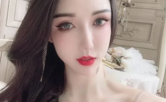 抖音顾灵曦baby吃瓜视频事件，网曝和土豪老板是什么瓜