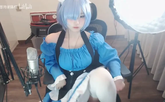 b站主播秃崽不是坏女人吃瓜黑历史照片，视频是真的假的？