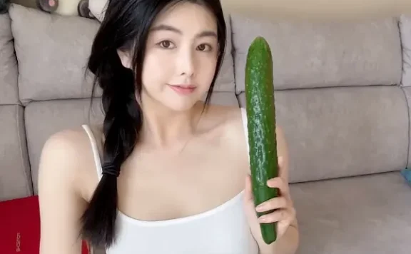 抖音网红娜露呀6分18秒视频是什么瓜，网友纷纷议论顶不住！