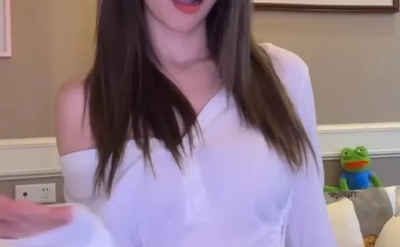 周淑怡默认与PGONE恋情，网友质疑其眼光 已有大量粉丝取关