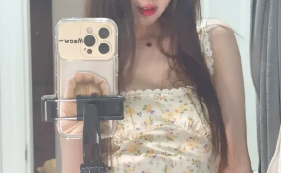 轩子巨2兔带货卖润滑液，被粉丝曝3瓶只要14.9元