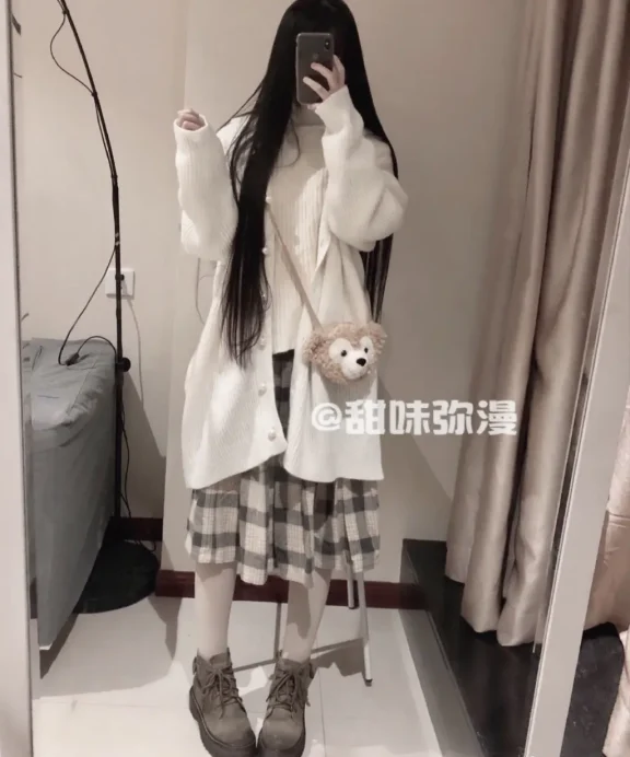 萌白酱（甜味弥漫）自拍照片