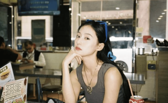 当红00后演员胡连馨与前男友的不雅视频遭曝光