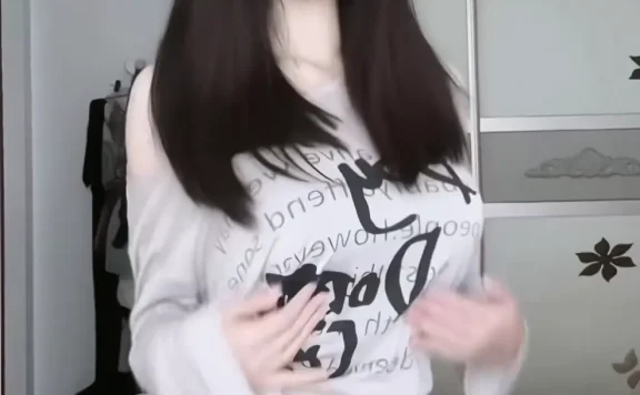 抖音网红颉颉与猫微密圈作品展示，完美身材与迷人的颜值