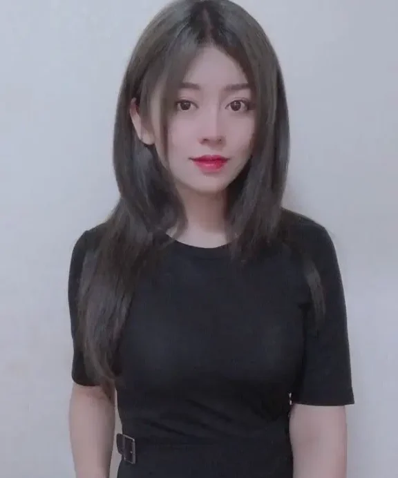 草莓味的软糖呀超感亮丝包臀裙